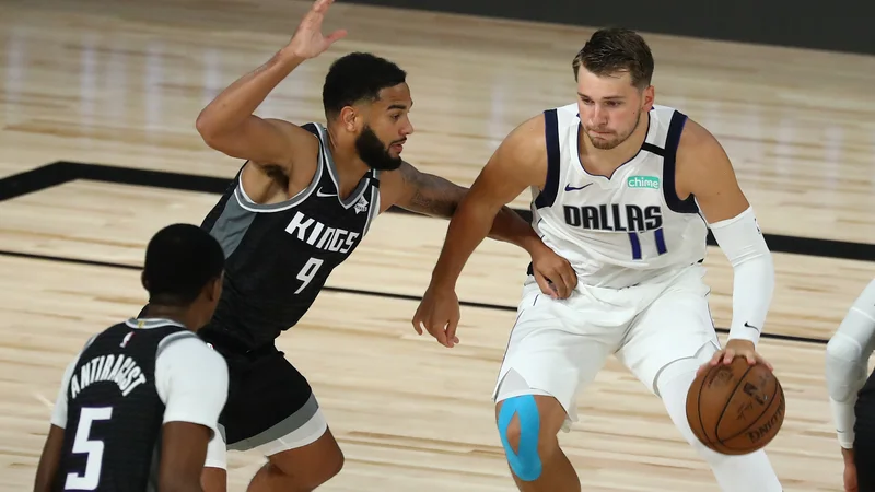 Fotografija: Luka Dončić je že v rednem delu tekme zbral 19 skokov in izboljšal svoj rekord v ligi NBA. FOTO: Kim Klement/USA Today Sports