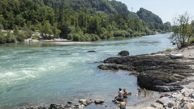 Fotografija: Plaža na črnuškem delu Save. FOTO: Vid Svetina/Delo