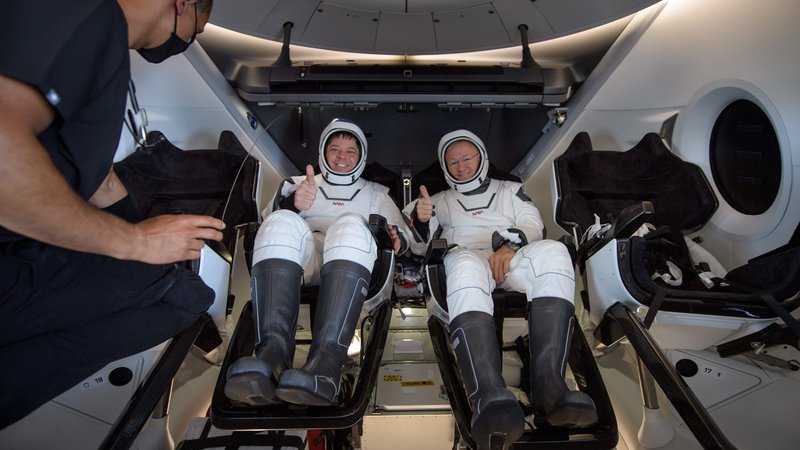 Fotografija: Astronavta sta se na Zemljo vrnila po 64 dnevih. FOTO: Bill Ingalls/Nasa/AFP