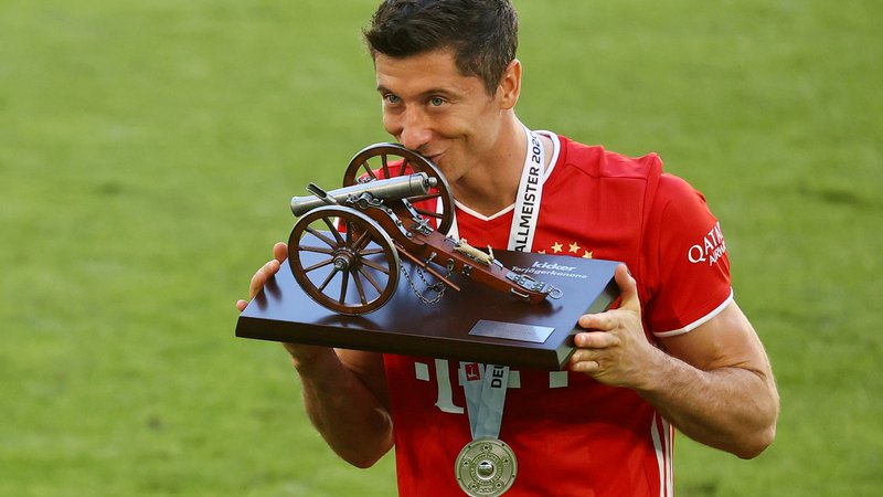 Fotografija: Robert Lewandowski naj bi imel z Bayernom največ možnosti za naslov evropskega prvaka. FOTO: Kai Pfaffenbach/Reuters