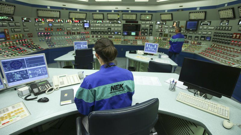 Fotografija: Jedrske elektrarne se morajo poceniti, da bodo konkurenčne na trgu. FOTO: Jože Suhadolnik/Delo