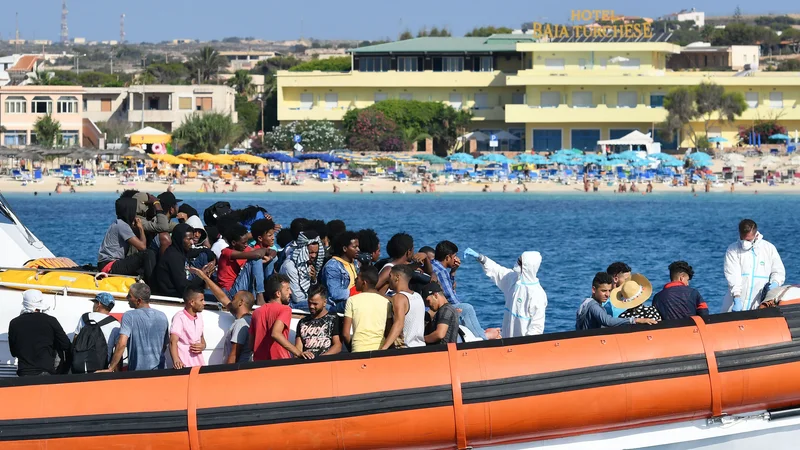 Fotografija: V zadnjem času se je povečalo predvsem število migrantov, ki v Italijo prihajajo iz Tunizije. Foto: Alberto Pizzoli/Afp