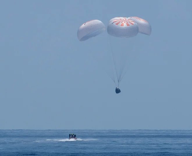 Padala so se odprla povsem po časovnih načrtih. FOTO: Bill Ingalls/Nasa/AFP