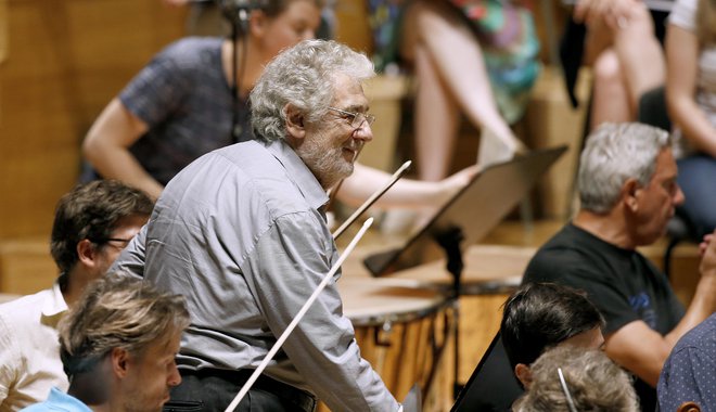 Domingo je lani na ljubljanskem poletnem festivalu nastopil kot dirigent. Slovenske filharmonike je vodil skozi Mozartov <em>Rekviem</em>.