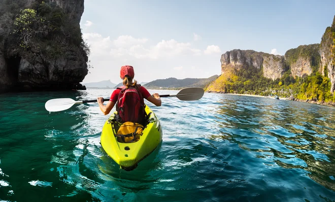 Osebno sem ljubitelj kajakov iz steklenih vlaken in epoksi smole. Zato ker imajo najboljše razmerje med ceno, uporabnostjo, težo, togostjo in možnostjo popravila FOTO:&nbsp;Shutterstock