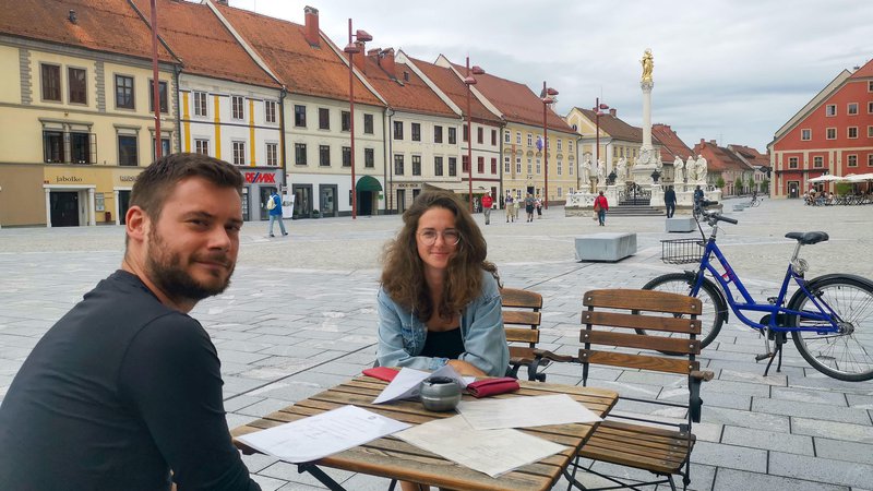 Fotografija: Sveže prenovljeni Glavni trg v Mariboru privablja turiste in domačine. Foto Milena Zupanič