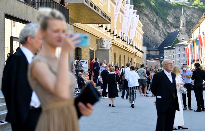 Obiskovalci salzburškega festivala glasbe in gledališča ta konec tedna. FOTO: Barbara Gindl/AFP