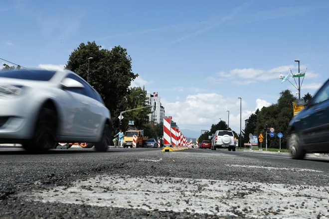 V začetku junija se je začela celovita prenova ljubljanske Tržaške ceste, vse od Trga Mladinskih delovnih brigad in Tobačne do avtocestnega obroča. FOTO: Uroš Hočevar/Delo