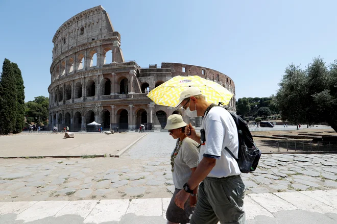 Rim. Prazen in pust? Zdi se kot kroki iz znanstvenofantastičnega romana, pa ni. FOTO: Remo Casilli/Reuters