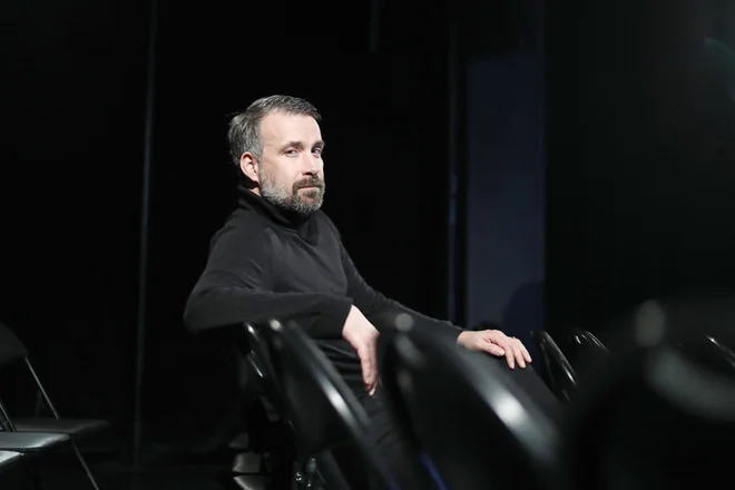 &raquo;Da se zaljubimo, je nujno nekaj, kar nas preseneti in česar ne moremo predvideti. Kako se torej pripravimo na nekaj takega? Moj odgovor je: s fatalizmom.&laquo; Frank Ruda. FOTO:&nbsp;Leon Vidic/Delo
