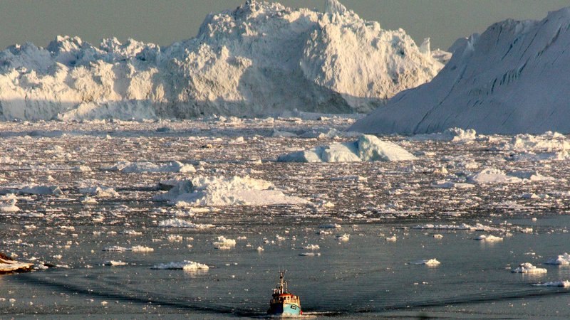 Fotografija: Nekatere meteorološke študije so napovedale, da bo do leta 2050 z Arktike izginil led. FOTO: Steen Ulrik Johannessen/AFP