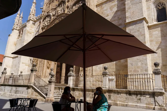 Špansko mesto Aranda de Duero se zapira v karanteno. FOTO: Cesar Manso/AFP