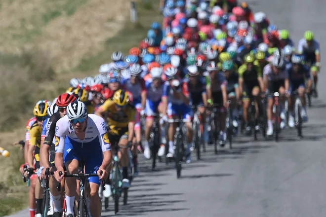 Kolesarji so prevozili kar 305 km. FOTO: Marco Bertorello/AFP