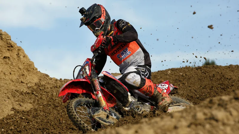 Fotografija: Tim Gajser je prvo dirko v Latviji končal na drugem mestu. FOTO: Matej Družnik/Delo