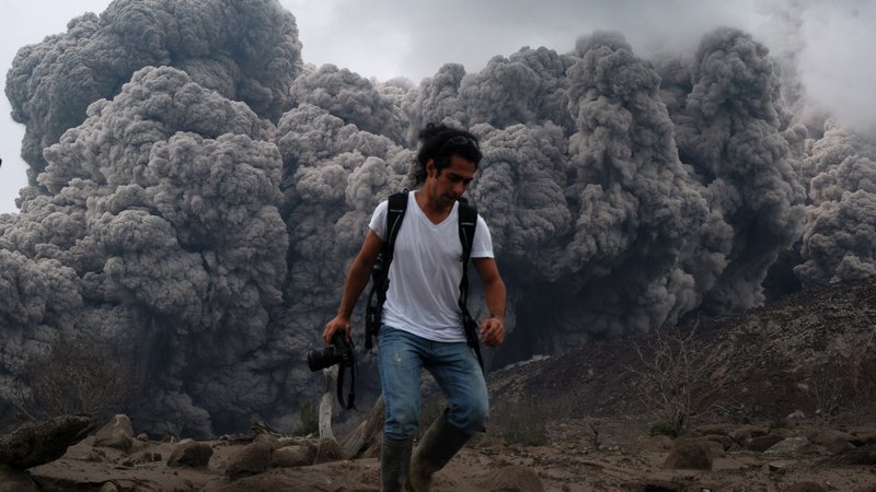Fotografija: Vulkan Sinabung je bil neaktiven štiri stoletja, zatem se je znova prebudil. FOTO: Sutanta Aditya/AFP