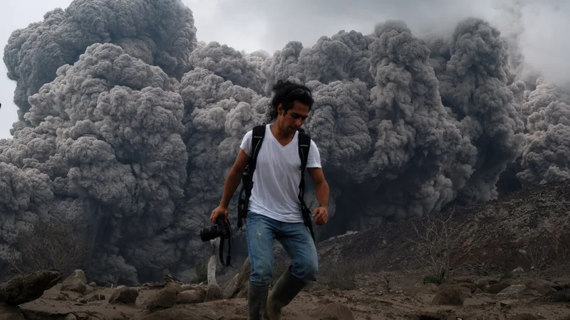 Fotografija: Vulkan Sinabung je bil neaktiven štiri stoletja, zatem se je znova prebudil. FOTO: Sutanta Aditya/AFP