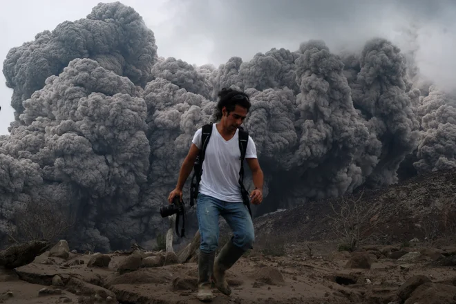 Vulkan Sinabung je bil neaktiven štiri stoletja, zatem se je znova prebudil. FOTO: Sutanta Aditya/AFP