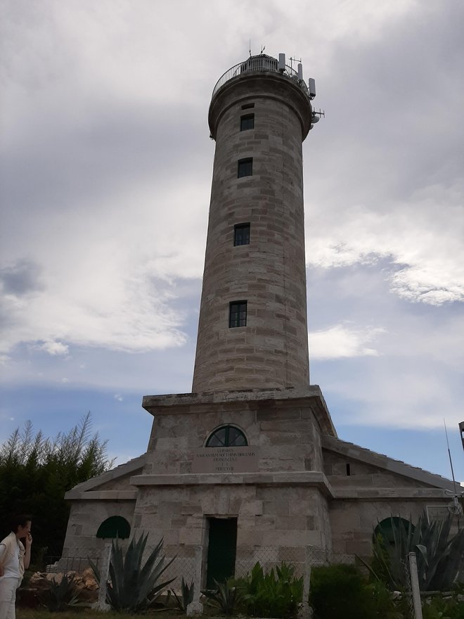 Največja savudrijska znamenitost je star svetilnik. Foto Osebni arhiv