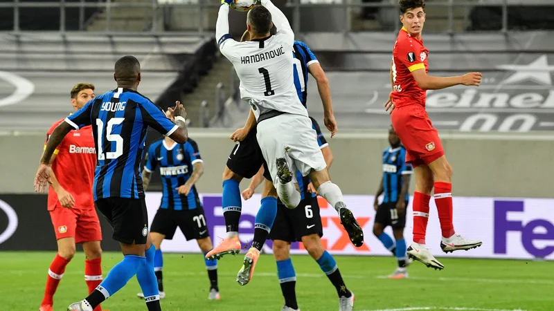 Fotografija: Samir Handanović se je s svojim Interjem zasluženo uvrstil v polfinale evropske lige. FOTO: Martin Meissner/AFP