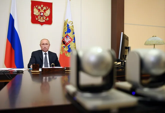 Po podatkih WHO so se doslej do tretje faze dokopali le proizvajalci šestih morebitnih cepiv. FOTO: Sputnik via Reuters