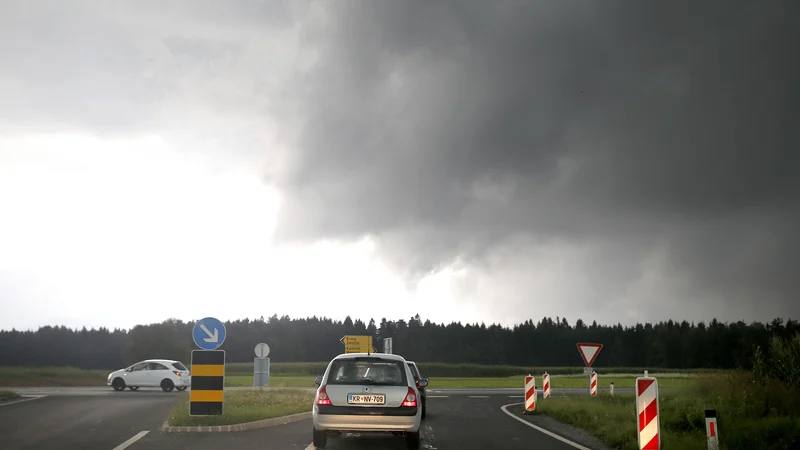 Fotografija: Agencija RS za okolje opozarja na možnost neviht danes zvečer. FOTO: Blaž Samec/Delo
