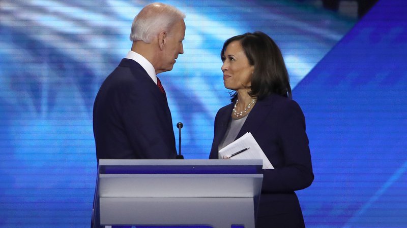 Fotografija: Demokratski predsedniški kandidat Joe Biden in njegova podpredsednica Kamala Harris septembra 2019 v Teksasu. FOTO: Win Mcnamee/AFP