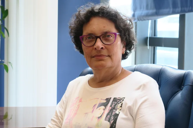 Najbolj pomembno je umivanje oziroma razkuževanje rok, izogibanje tesnim stikom z osebami, ki niso naši bližnji družinski člani. FOTO: Arhiv ZZS