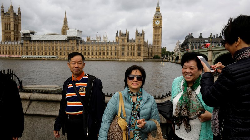 Fotografija: Kitajski turisti si radi ogledajo Veliko Britanijo, tudi zato, ker je proti cesarstvu Qing vodila opijske vojne. FOTO: Kevin Coombs/Reuters