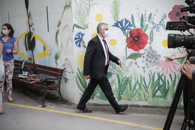 Tomaž Gantar, minister za zdravje, ki je med drugim tudi predsednik južnoprimorskega pokrajinskega odbora Desusa, je opozoril, da je predsednica stranke prekršila etično-moralna načela. FOTO: Uroš Hočevar/Delo