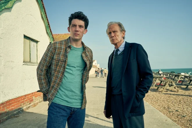 Film je posejan z utrinki, med katerimi se Edwardov in Gracein sin Jamie spominja, kako varnega se je počutil, ko ju je med sprehodi držal za roke. Foto promocijsko gradivo
