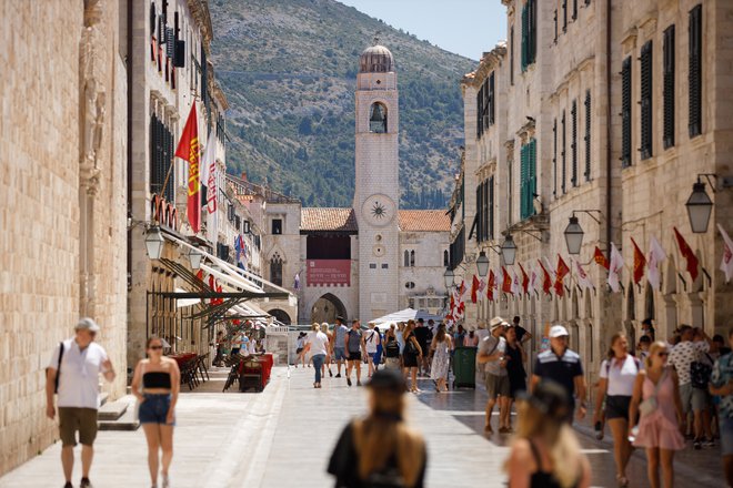 Turisti v Dubrovniku. FOTO: Antonio Bronić/Reuters