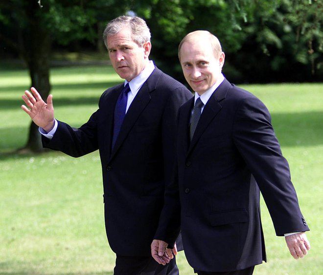 Ameriški predsednik George W. Bush in ruski predsednik Vladimir Putin na Brdu pri Kranju FOTO: Michael Leckel/Reuters