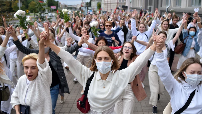 Fotografija: Vsaj dva mrtva protestnika, najmanj 6.700 priprtih demonstrantov za zdaj v Belorusiji. Foto: Sergei Gapon/Afp
