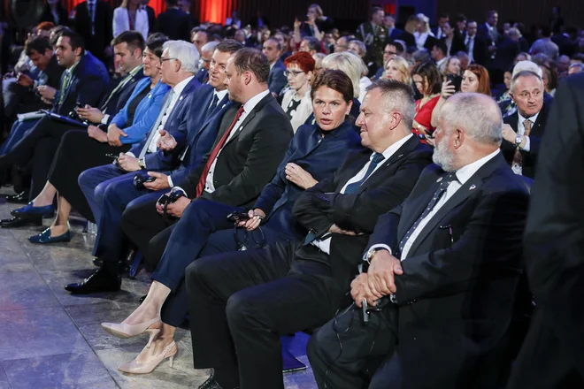 Alenka Bratušek in Zdravko Počivalšek sta se srečala in pogovarjala o &raquo;marsičem&laquo;. FOTO: Uroš Hočevar