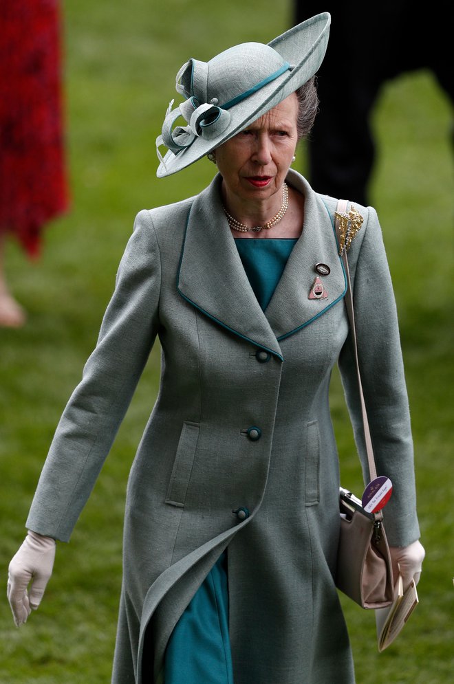 Marsikdo jo vidi kot modno ikono, sama pa pravi, da pri oblačenju prisega predvsem na udobje in britanskost. Foto Adrian Dennis/ AFP