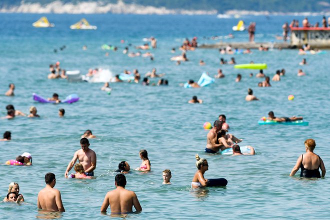Italija je za turiste, ki se vračajo s Hrvaške že uvedla obvezno testiranje. FOTO: Denis Lovrovic/AFP