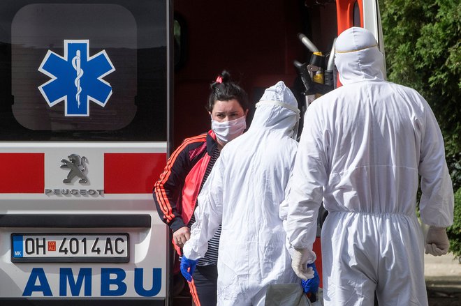  V Makedoniji so zabeležili 141 novih okužb. FOTO: Robert Atanasovski/AFP