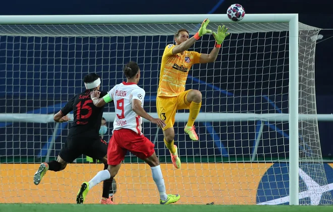 Jan Oblak je uspešno polovil večino visokih predložkov v kazenski prostor Atletica. FOTO: Miguel A. Lopes/AFP