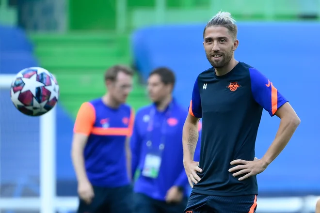 Leipzig's Slovenian midfielder Kevin Kampl attends a training session at the Jose Alvalade stadium in Lisbon on August 12, 2020 on the eve of the UEFA Champions League quarter-final football match between Leipzig and Atletico Madrid. (Photo by LLUIS G