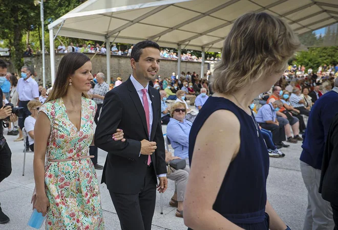 Današnjega obreda na Brezjah se je udeležil tudi minister za obrambo in vodja stranke NSi Matej Tonin. FOTO: Jože Suhadolnik/Delo