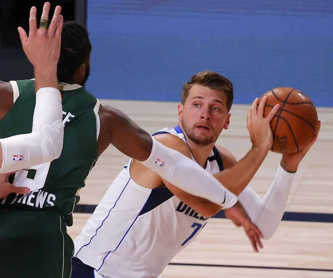 Luka Dončić je tudi v Orlandu pokazal, zakaj je eden od najboljših košarkarjev na svetu. FOTO: Kevin C. Cox/AFP