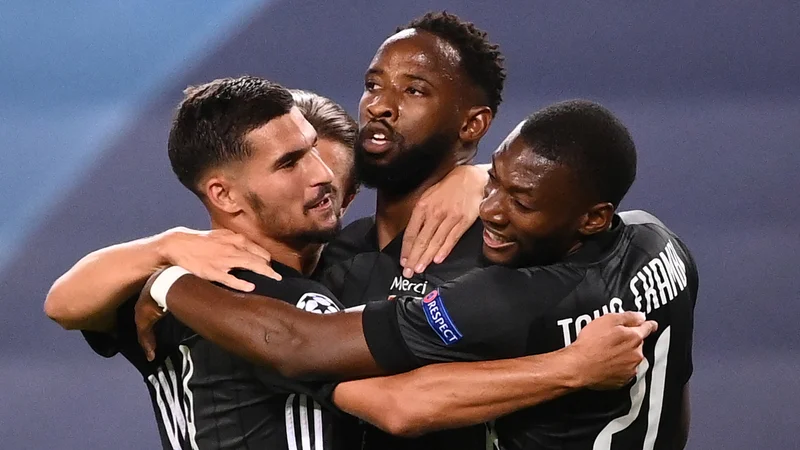 Fotografija: Lyon in Moussa Dembélé sta izpeljala še drugo veliko senzacijo v izločilnih tekmah lige prvakov. Naslednja ovira bo še tretji državni prvak, Bayern. FOTO: Franck Fife/AFP