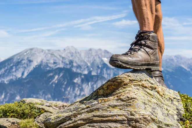 Za maksimalen oprijem na vseh terenih je odgovoren izboljšan, vzdržljiv in agresiven podplat Contagrip, ki se odlično odziva tudi na mokrih skalah. FOTO: Shutterstock