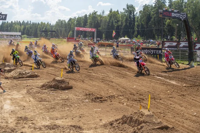 Trda mivka v Latviji je zelo zahtevna za motokrosiste. FOTO: Honda Racing