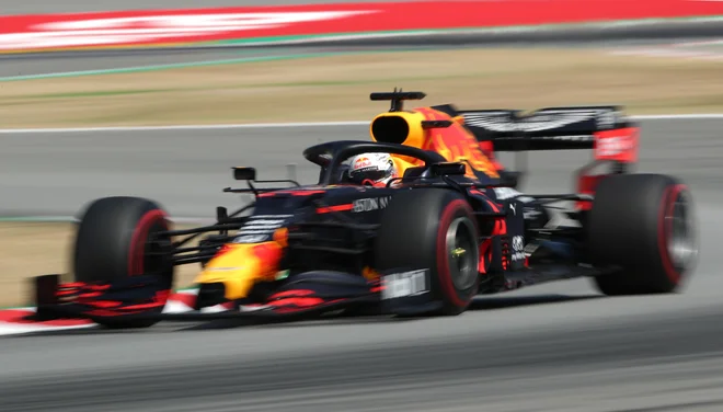 Max Verstappen ostaja na drugem mestu. FOTO: Albert Gea/Reuters