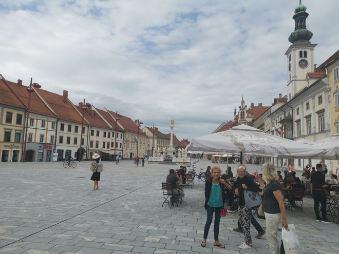 Glavni trg v Mariboru je po poldrugem letu dela župana Aleksandra Saša Arsenoviča obnovljen, čaka na uradno odprtje. Foto Milena Zupanič