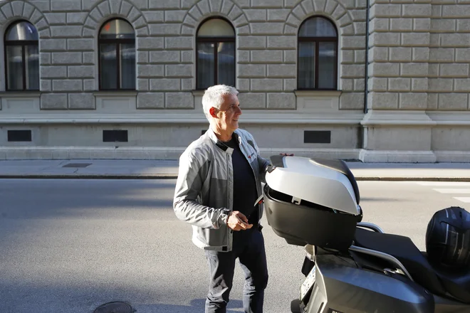 Minister za zdravje Tomaž Gantar je prepričan, da se bo zgodba z Desusom slabo končala, če bo stranko še naprej vodila Aleksandra Pivec. FOTO: Leon Vidic/Delo