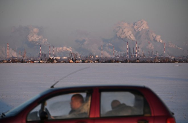 Svet je letos v ozračje emitiral celo za 14,5 odstotka manj CO2. Foto: Alexey Malgavko/Reuters