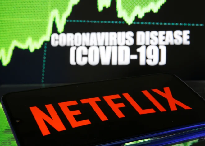 Največji ponudnik pretočnih vsebin Netflix je imel ob polletju 193 milijonov naročnikov. Letos se je, tudi zaradi epidemije, njihovo število povečalo za 26 milijonov. Foto Dado Ruvić/Reuters