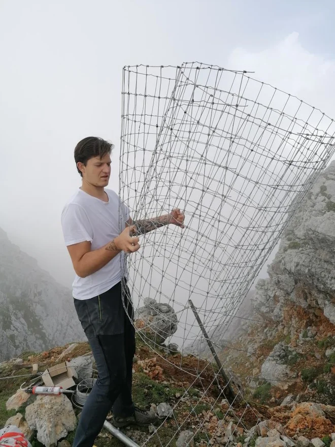 Delati so začeli ob pol devetih, zaključili so ob dveh popoldne, vseskozi brez počitka in vsak je vedel, kaj je treba prijeti. FOTO: Bašljani